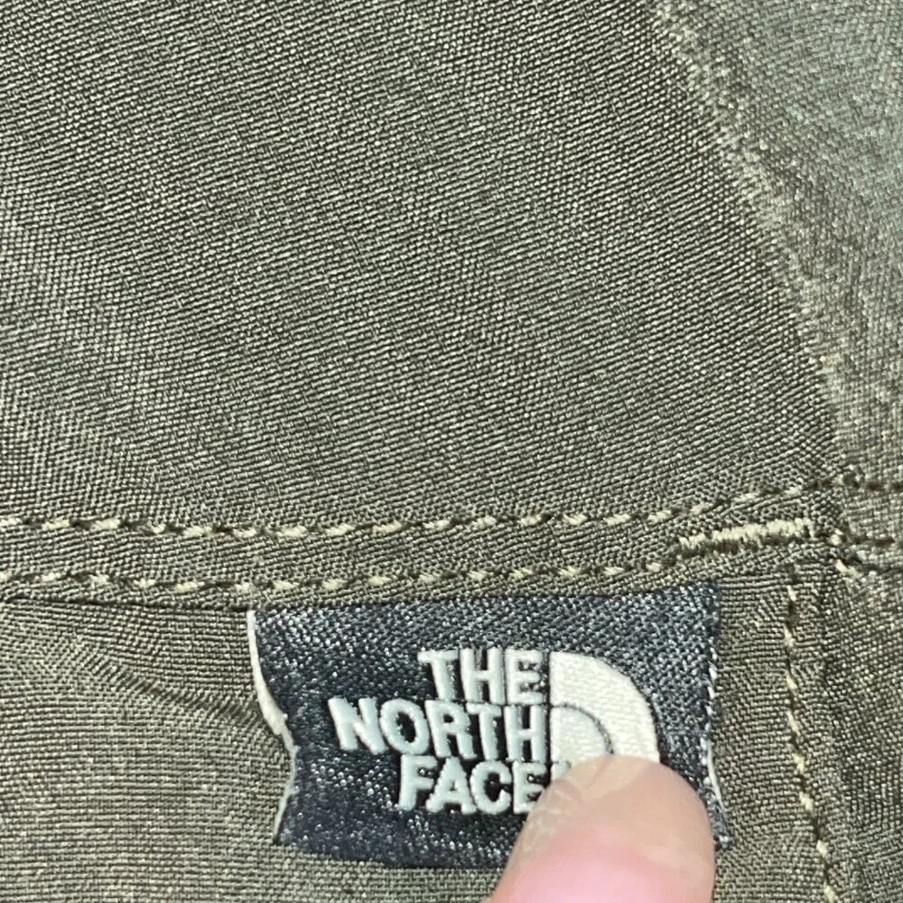 Vintage THE NORTH FACE Men's Cargo Shorts - Army Green Ombre / Fading - Size 30